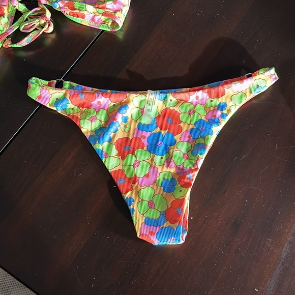 Metallic Halter Top Two Piece Neon Floral Tie Side Triangle Bikini Women’s Sz L - Picture 12 of 12
